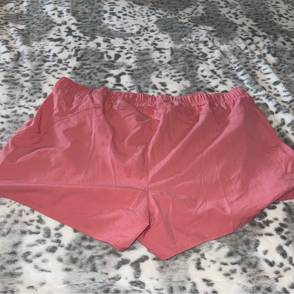 Old Navy Active Shorts - Picture 6 of 8